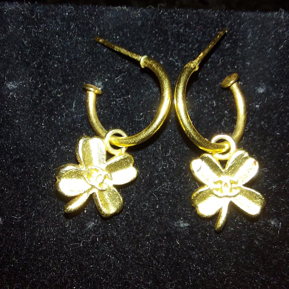 Chanel Gold Lucky 4 Leaf Clover Charm Hoop Pierced Earrings. Authentic VGC